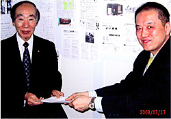 平成20年3月17日坂口衆議院議員　医師(元厚生労働大臣)秘書と来院。